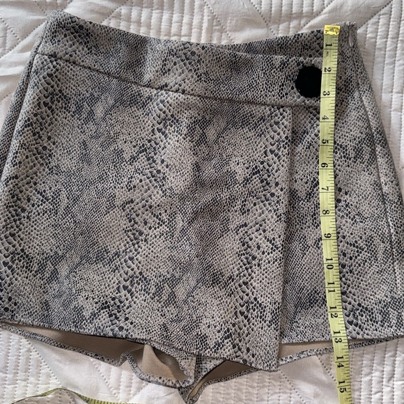 Zara Snake skort . Size Small - Picture 4 of 9
